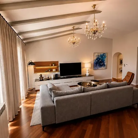 Luxury Regina Οπατία
